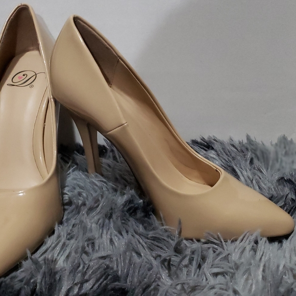 Shoes - Picture 2 of 4